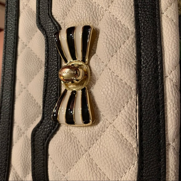 BETSEY JOHNSON BOW BAG  BLACK AND WHITE - Picture 5 of 10